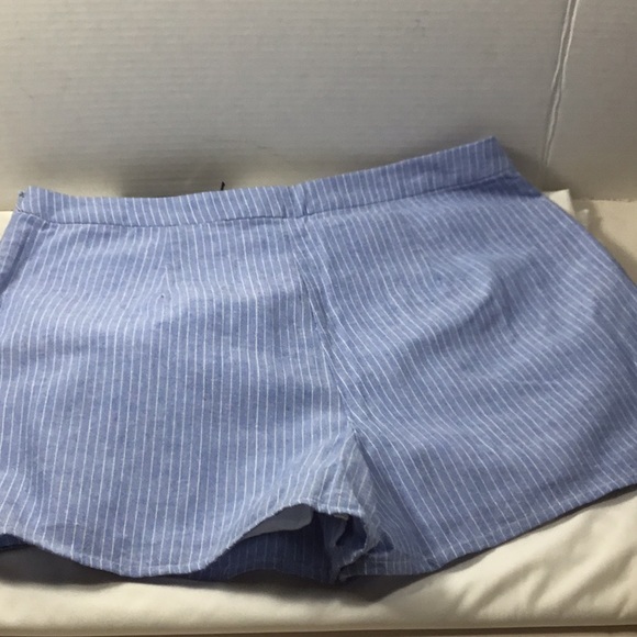 J.O.A. Los Angeles blue & floral embroidery shorts - Picture 5 of 7